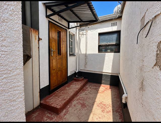 3 BEDROOM HOUSE FOR SALE IN SOPHIATOWN